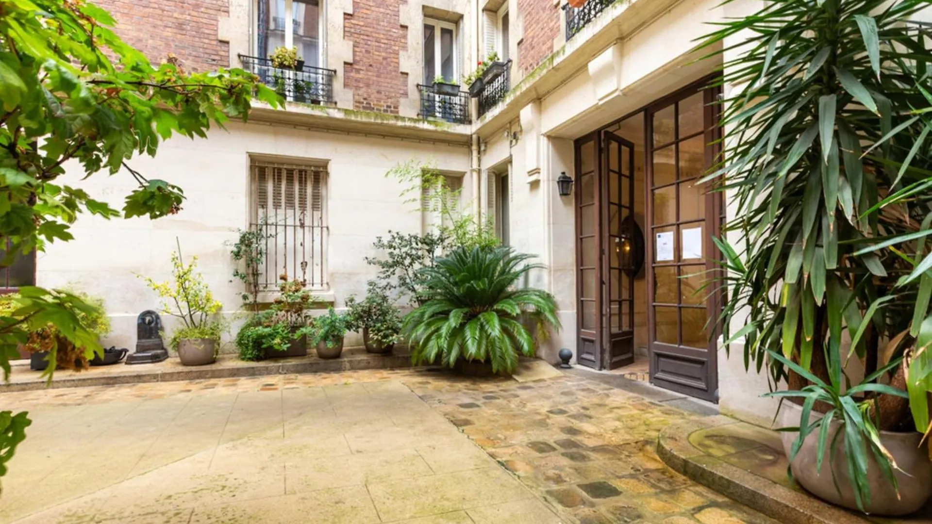 Spacious And Pleasant Nest 2 Steps From Montmartre Париж 0*,